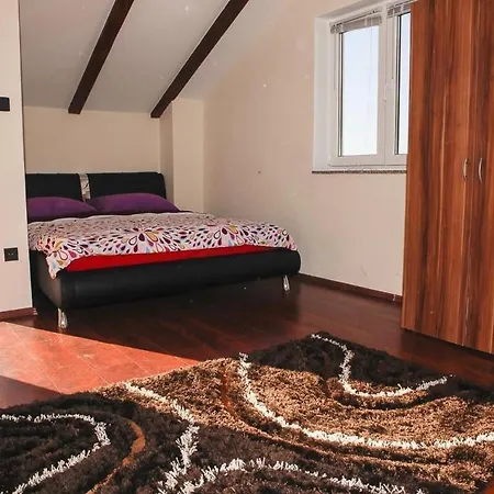 Grosses Mit Eigenem Pool Und Terrasse Holiday home Crikvenica
