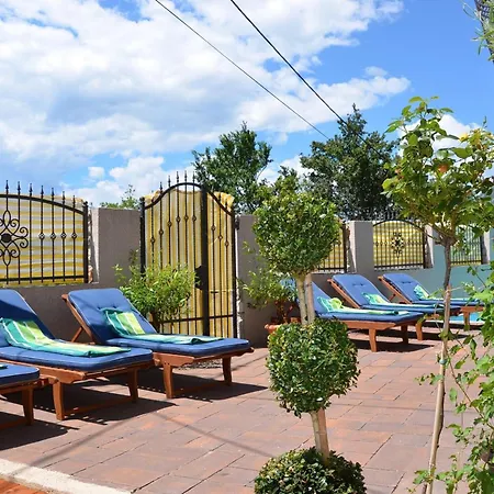 Grosses Mit Eigenem Pool Und Terrasse Crikvenica