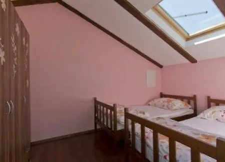 Grosses Mit Eigenem Pool Und Terrasse بيت للعطل