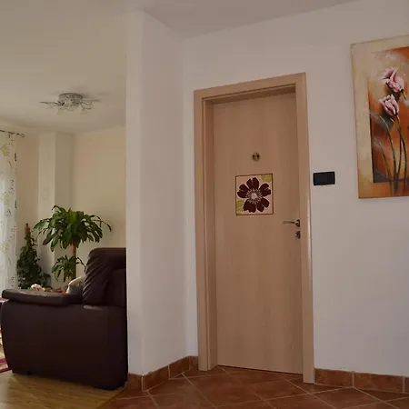 بيت للعطل Grosses Mit Eigenem Pool Und Terrasse