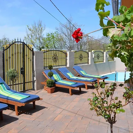 Grosses Mit Eigenem Pool Und Terrasse * تْسْغيكفانِتْسا