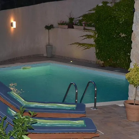 Grosses Mit Eigenem Pool Und Terrasse بيت للعطل تْسْغيكفانِتْسا