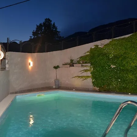 بيت للعطل Grosses Mit Eigenem Pool Und Terrasse *