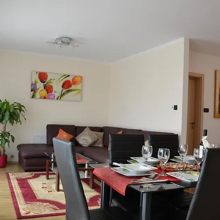 بيت للعطل Grosses Mit Eigenem Pool Und Terrasse *