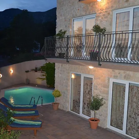بيت للعطل Grosses Mit Eigenem Pool Und Terrasse
