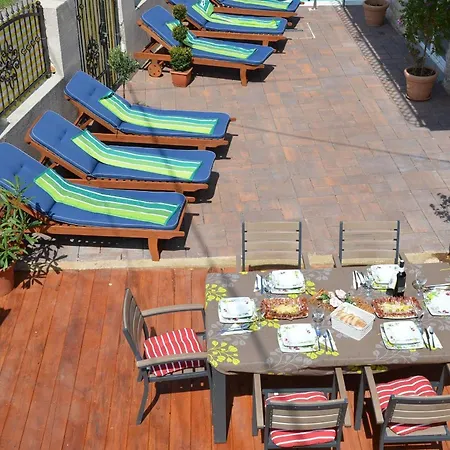 Grosses Mit Eigenem Pool Und Terrasse بيت للعطل *