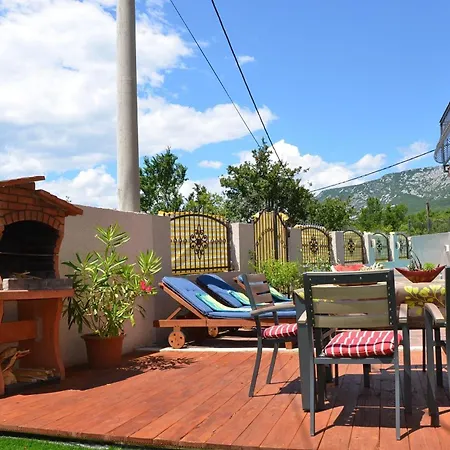 Grosses Mit Eigenem Pool Und Terrasse *